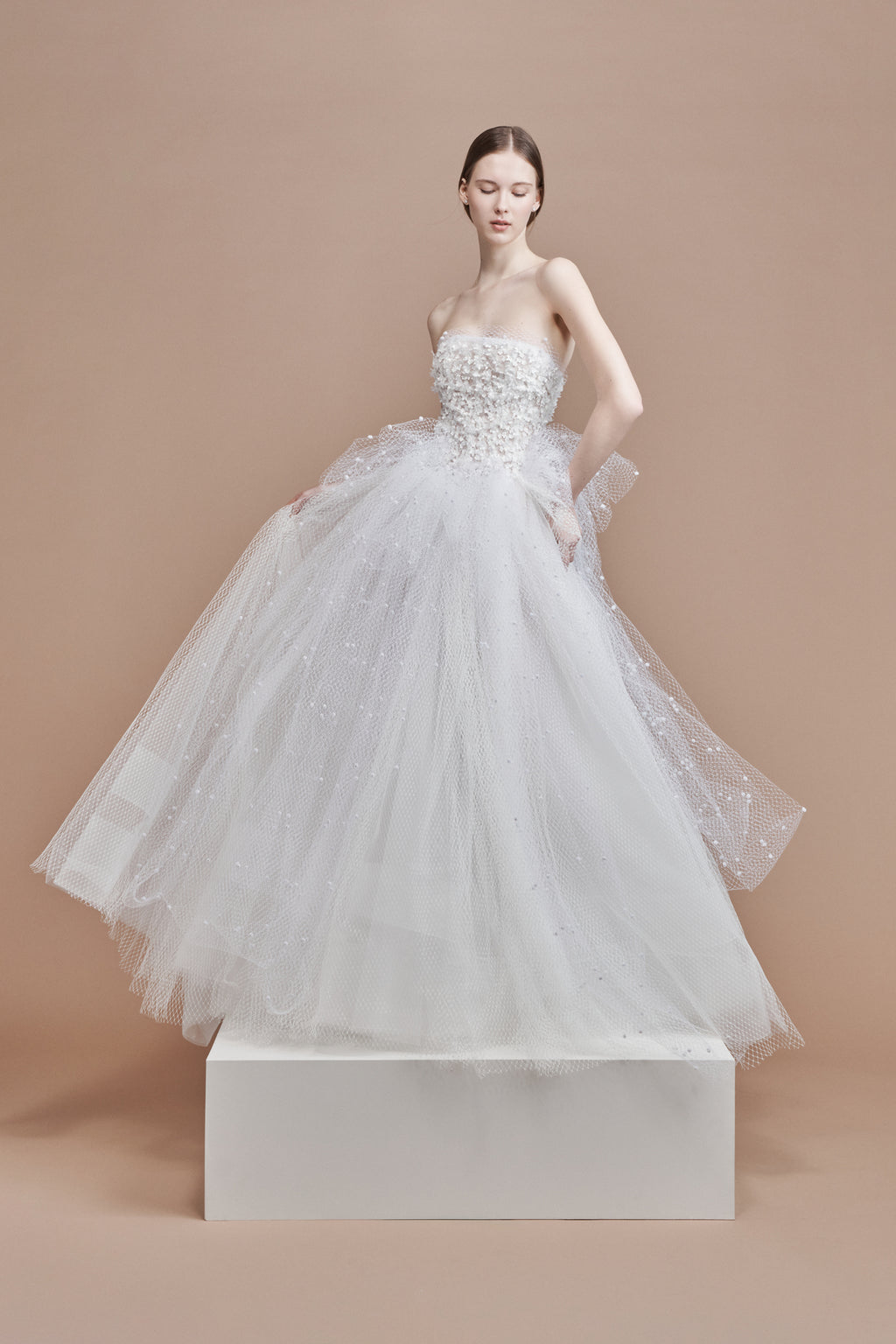 Abito sposa N. 8 in tulle ricamato | Antonio Riva Milano
