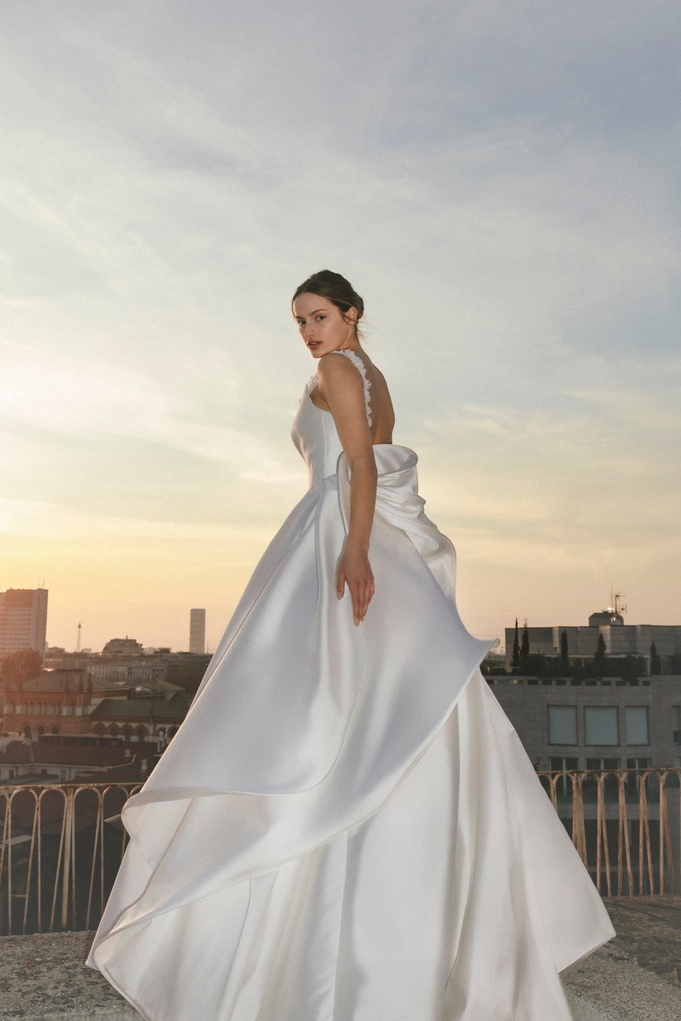 Abito sposa Aura in mikado bianco | Antonio Riva Milano