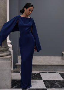 Antonio Riva Milano abito da cerimonia Julie lungo in crepe blu con dettaglio pieghe sul collo, maniche butterfly e spacco centrale sul retro, Made in Italy